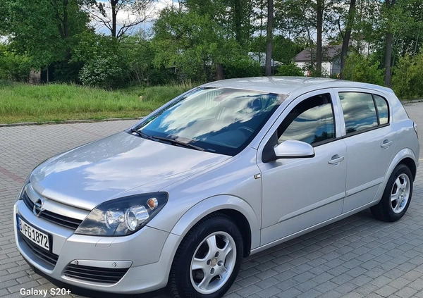 Opel Astra cena 12900 przebieg: 200000, rok produkcji 2005 z Braniewo małe 56